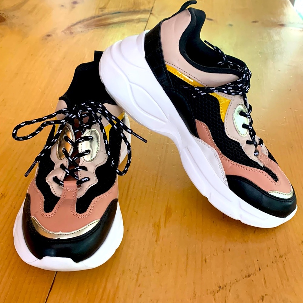Women Colorblock Lace-Up Flatform Sneaker